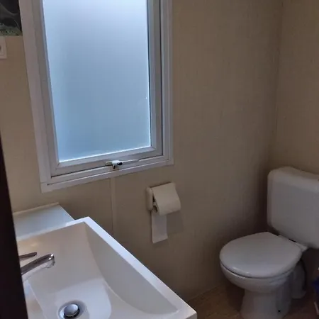 Mobil Home Mh64 Au Camping Novella مكان تخييم